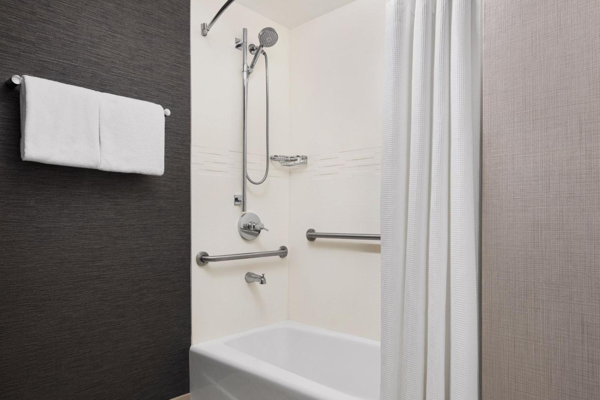 Residence Inn By Marriott Philadelphia Лангхорн Экстерьер фото